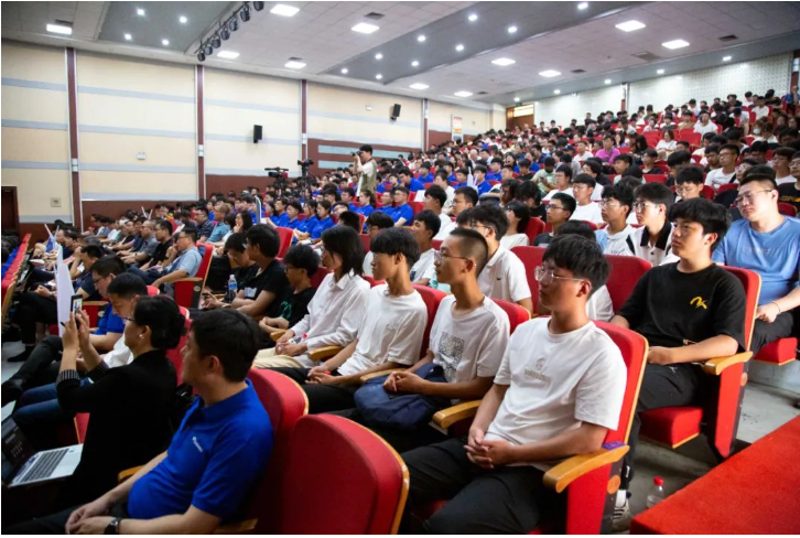 “秦皇岛新能源人才启航”培训近日在燕山大学正式启动，由风能企业金风科技承办